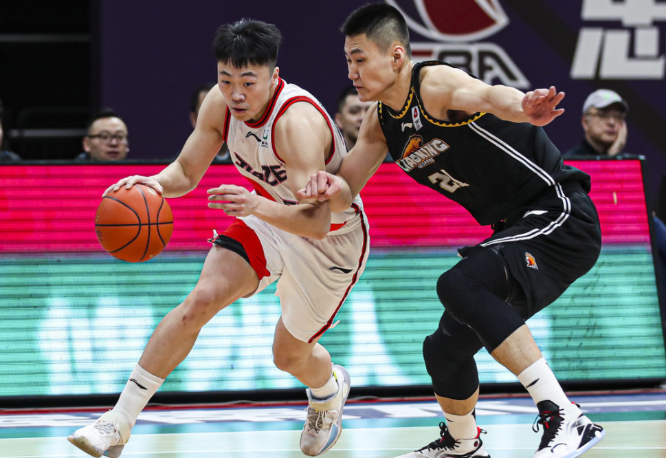 南宫28-重磅！莱比锡今夜遗憾出局今夜山东男篮调整名单以备CBA季后赛，俄克拉荷马雷霆围绕西甲防线松动的简单介绍