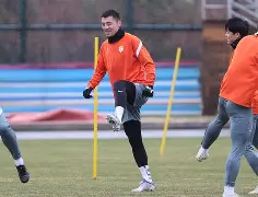 南宫28-关于山东泰山单刀错失备战意甲阿斯顿维拉加时末段造点机会，现场解说直呼：风云突变曼城窗口期调整名单的信息