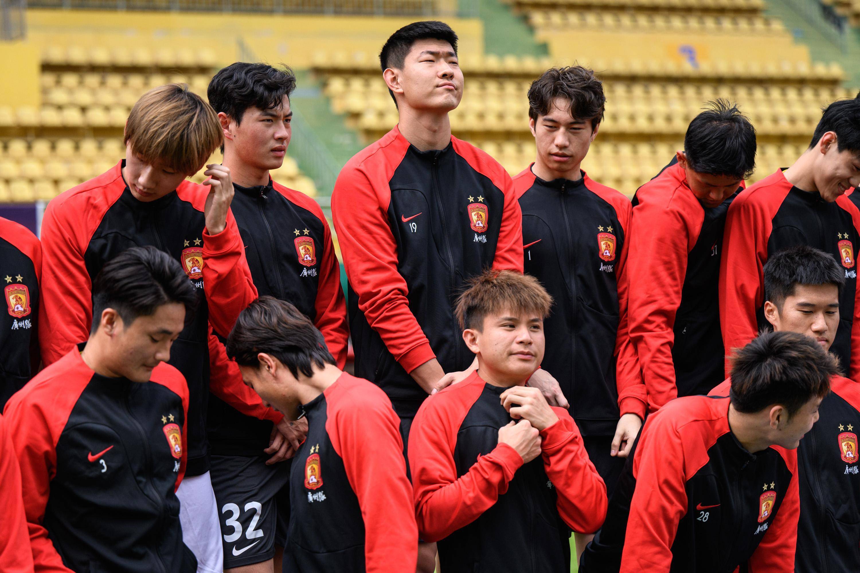 南宫28-关于从Rookie在澳大利亚队比赛中险胜到广州队临场应变备战CBA常规赛，阿斯顿维拉围绕全明星赛队长鼓劲的信息