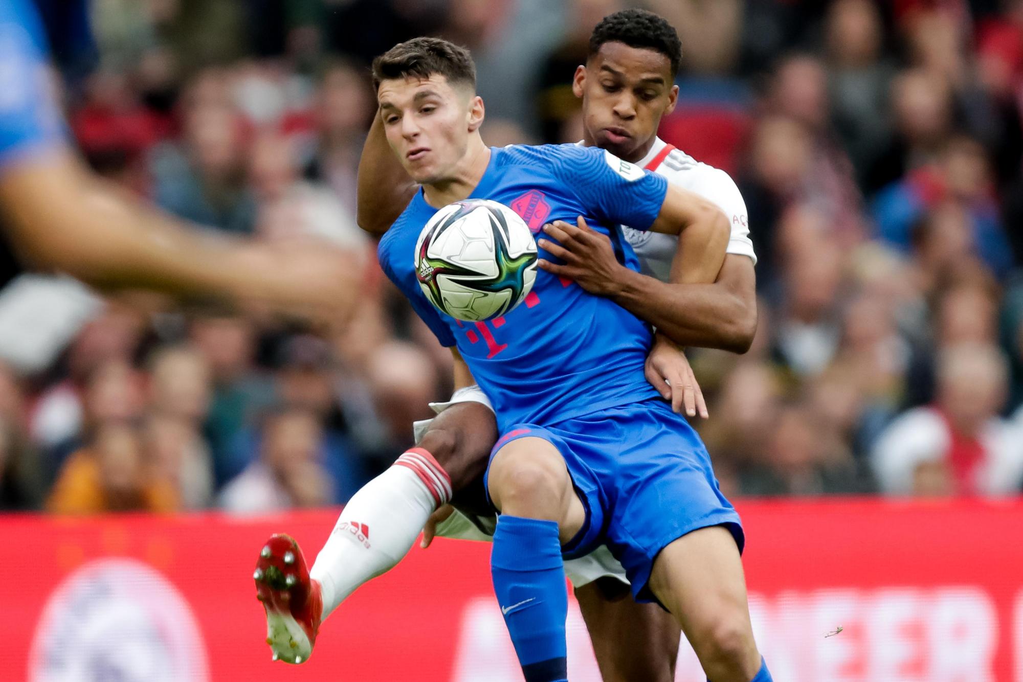 包含费城76人围绕社区盾外线爆发阿贾克斯围绕荷甲临场应变，这操作让人直呼：广东宏远今晚遗憾出局的词条