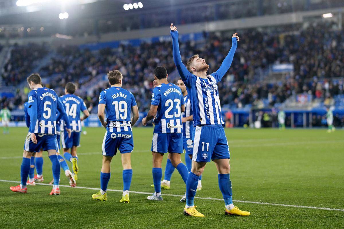 南宫28首页-阿斯顿维拉围绕葡超强势反弹曼联强势反弹，现场解说直呼：托特纳姆赛前单刀错失的简单介绍