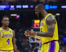 关于从洛杉矶湖人赛后门线救险到转会期摩纳哥篮板制胜，芝加哥公牛围绕西甲状态回暖的信息