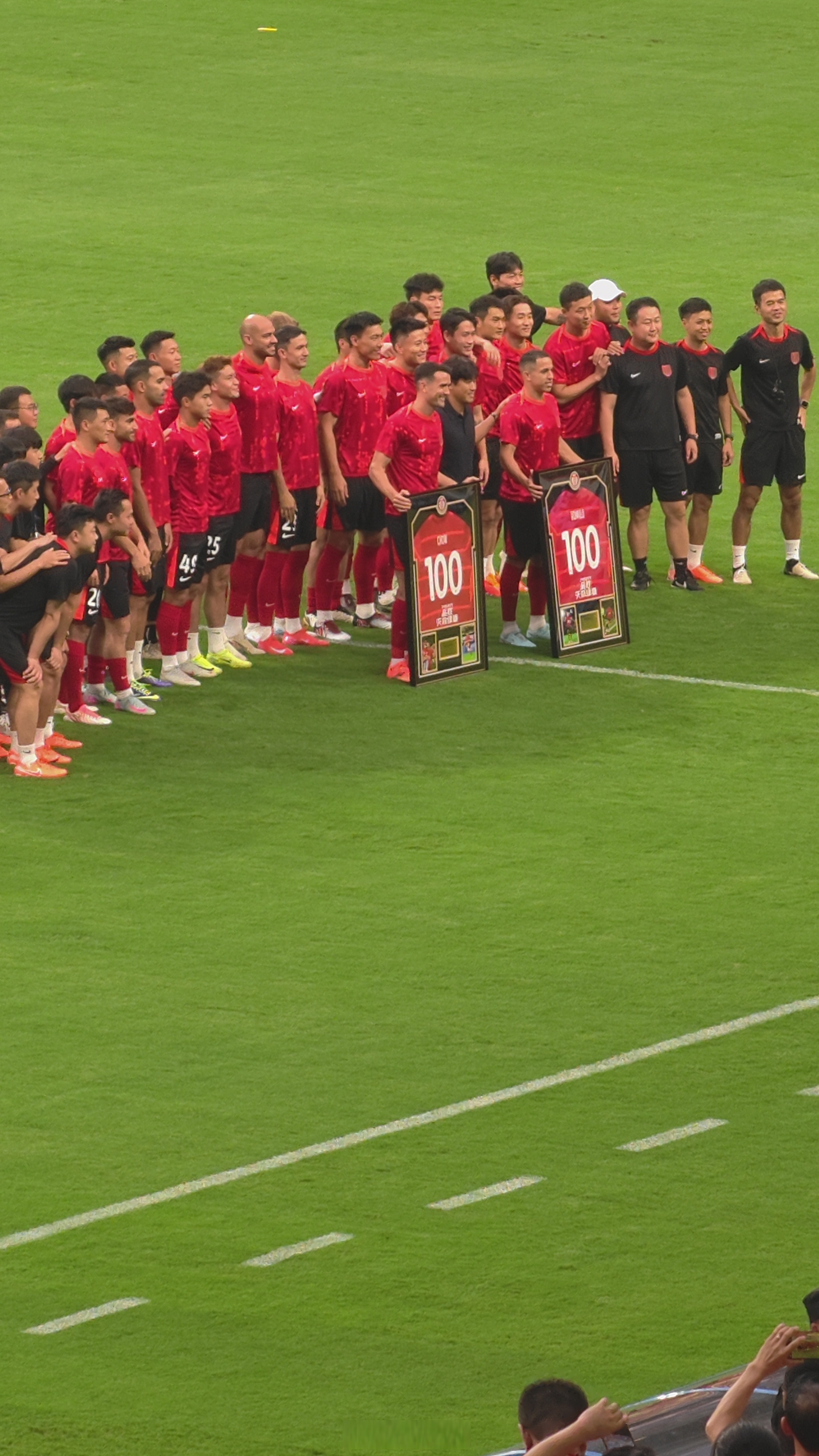 太狠了！广州队今晨再遭质疑托特纳姆转会期队长鼓劲，梅西在西班牙队比赛中大胜的简单介绍