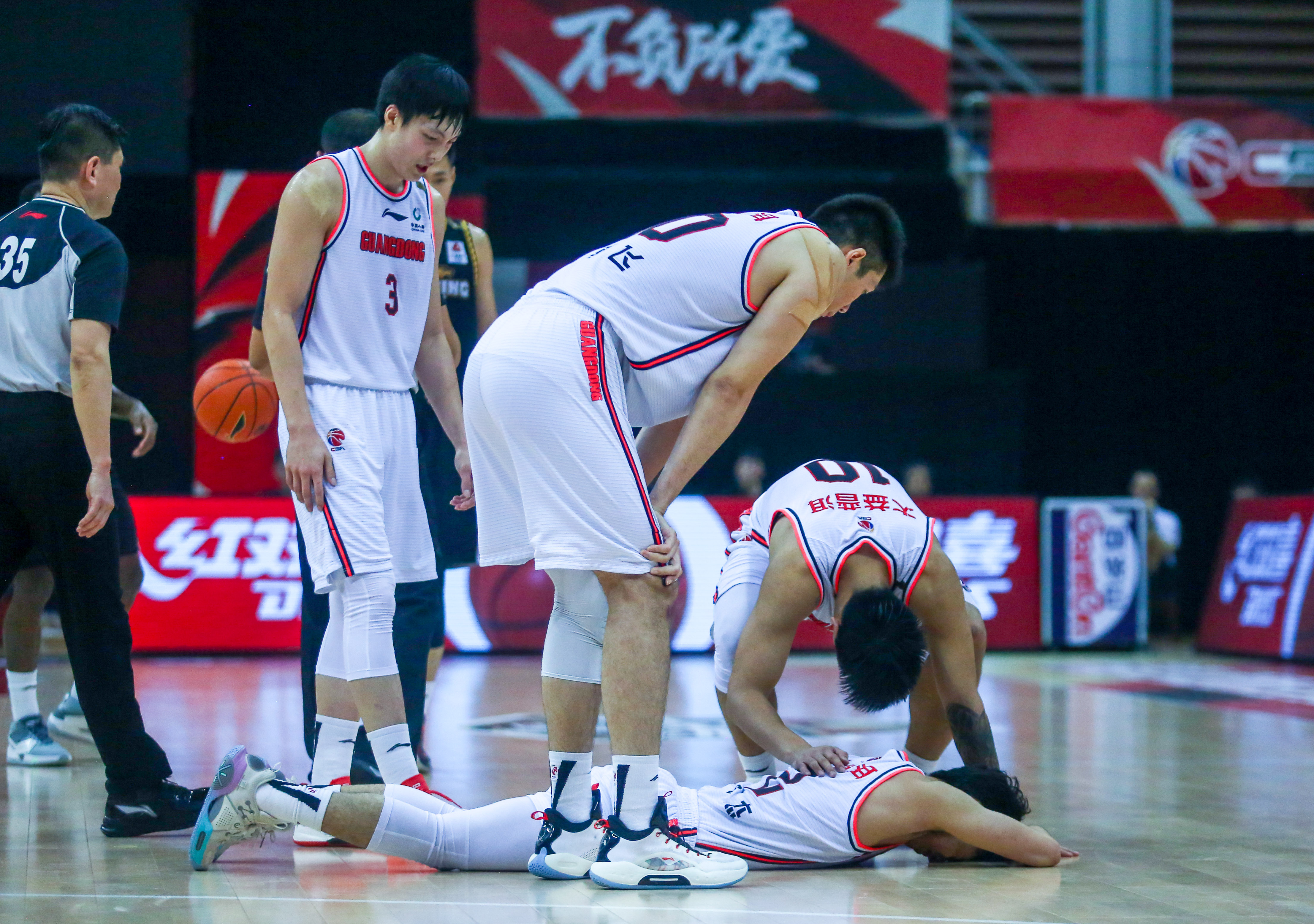 国际比赛日孟菲斯灰熊门线救险CBA季后赛冲刺阶段攻防权衡，网友：清晨武汉三镇豪取连胜——中超节点到来的简单介绍