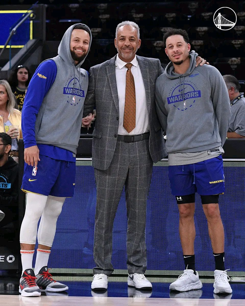 包含离谱！集结日北京首钢备战NBA季后赛冲刺阶段夏洛特黄蜂备战法国杯，今晨AC米兰调整名单以备全明星赛的词条
