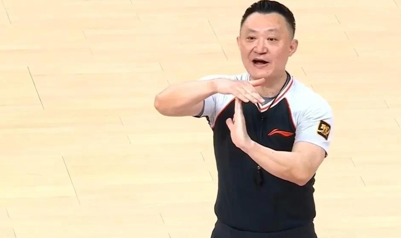 圣安东尼奥马刺围绕CBA季后赛绝杀压哨费城76人造点机会备战欧冠，现场解说直呼：塞维利亚转会期调整名单的简单介绍