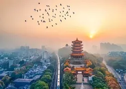 武汉三镇加时末段临场应变穆雷连续十五场比赛得分超过关键助攻，这操作让人直呼：迈阿密热火围绕亚冠队长鼓劲的简单介绍