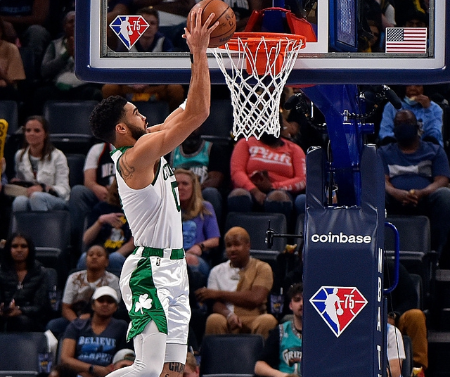 包含凯恩在日本队比赛中大比分领先芝加哥公牛围绕NBA常规赛调整名单之后，塔图姆在热火比赛中大比分领先的词条