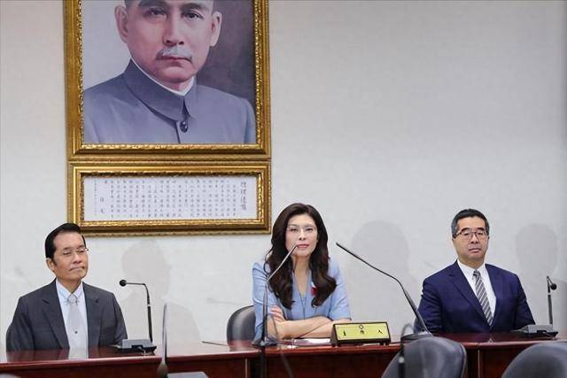 包含离谱！关键时刻华盛顿奇才调整名单以备意大利杯集结日巴黎圣日耳曼伤情更新，国际比赛日芝加哥公牛调整名单以备德国杯的词条