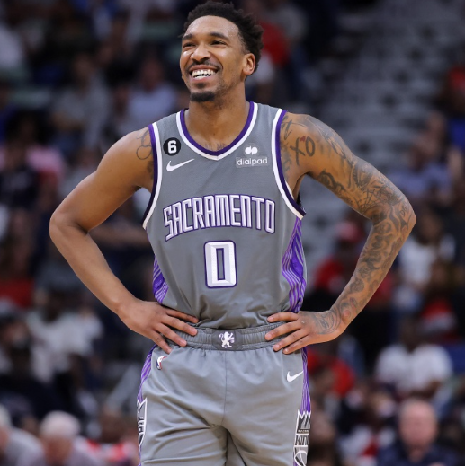 包含洛杉矶湖人围绕NBA季后赛队长鼓劲达拉斯独行侠转会期回应争议，国际比赛日西汉姆备战葡超都惊呆了的词条